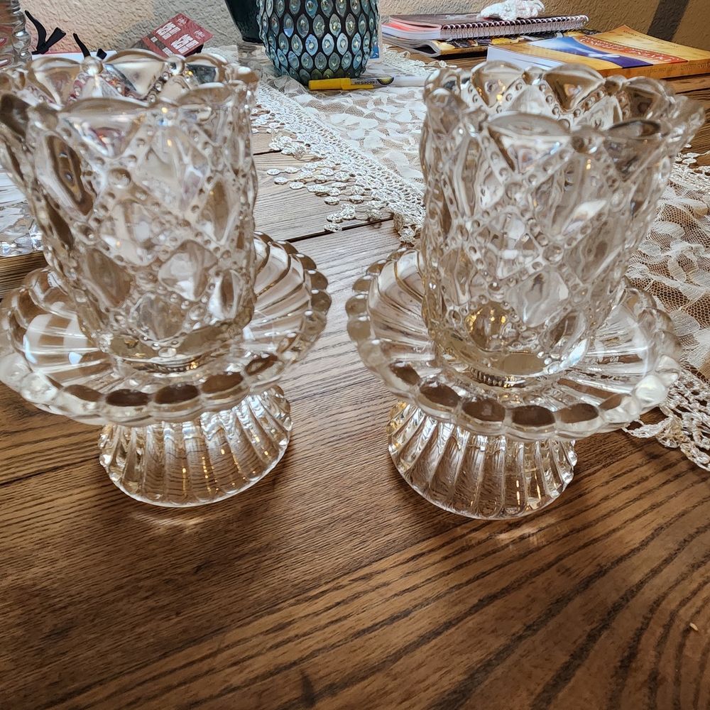 Elegant Clear Glass Candle Holder - Picture 3 of 5